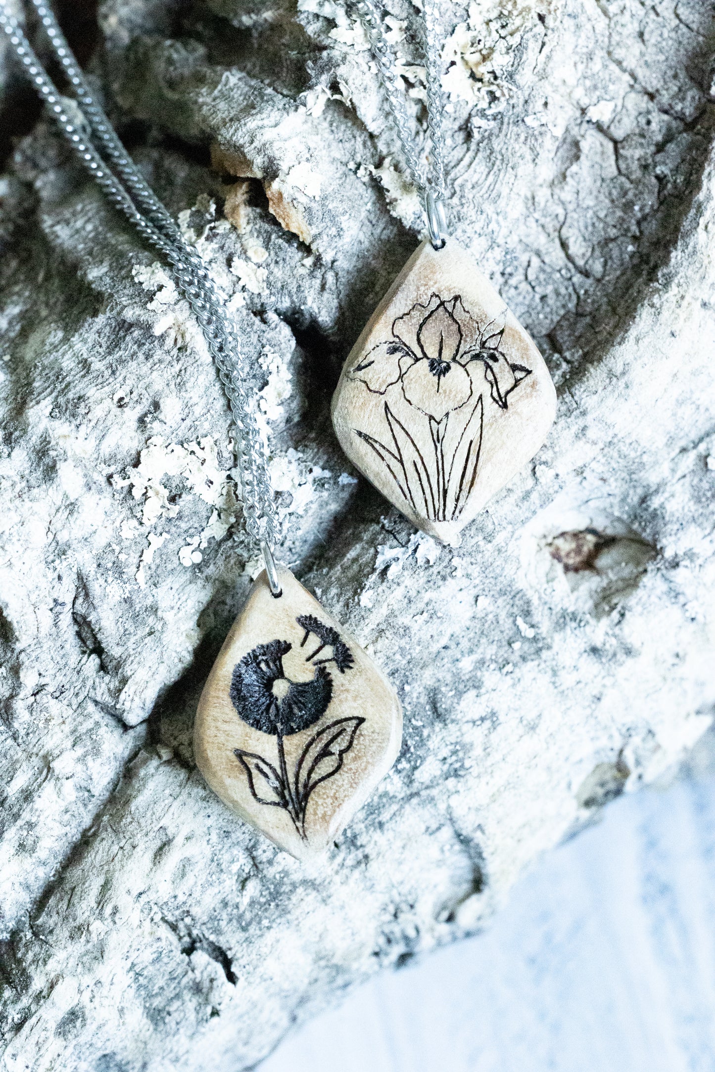 Pusteblume & Iris aus Kastanienholz
