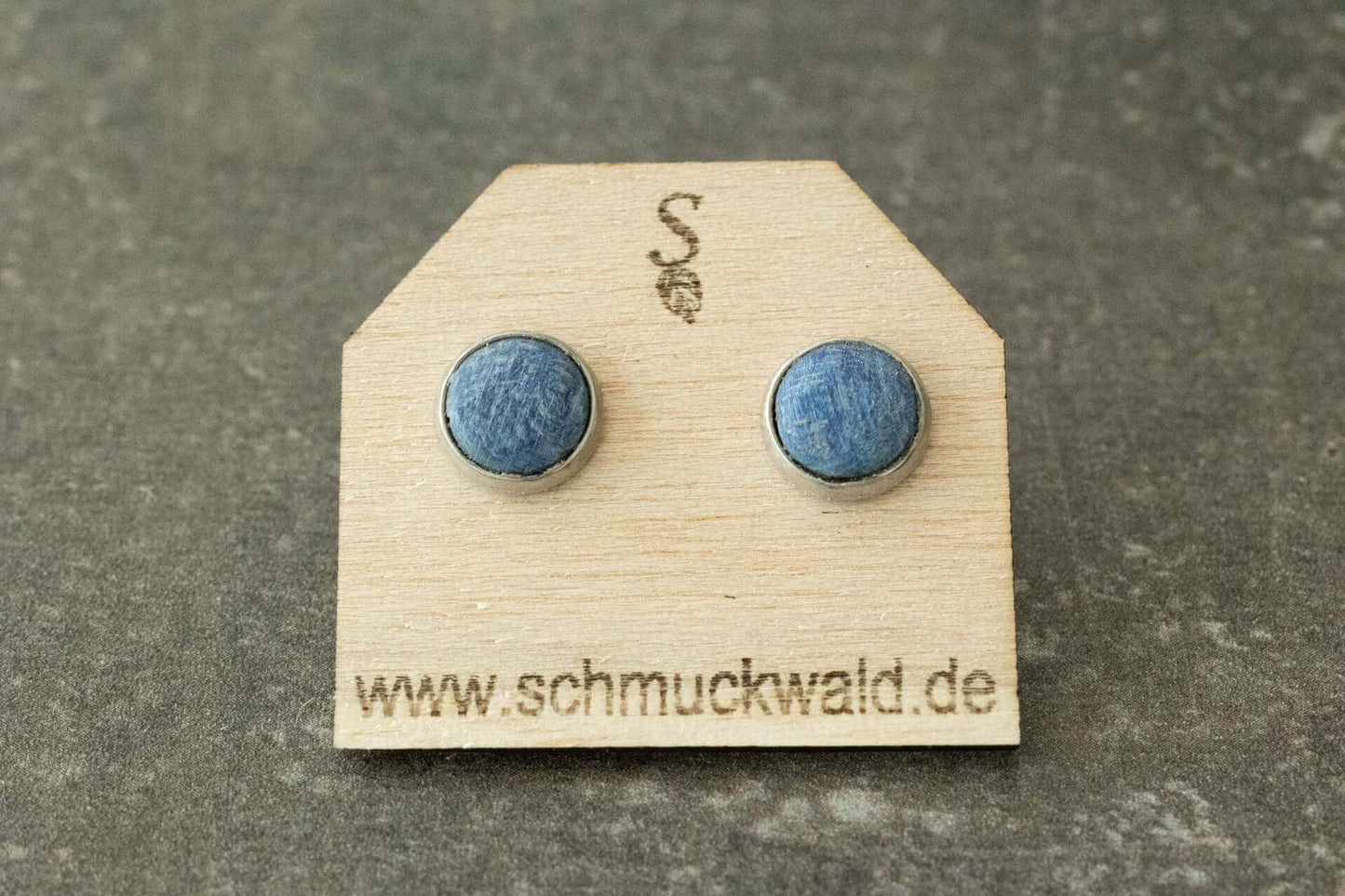 Wasserfeste Holzohrstecker aus farbigem stabilisiertem Holz