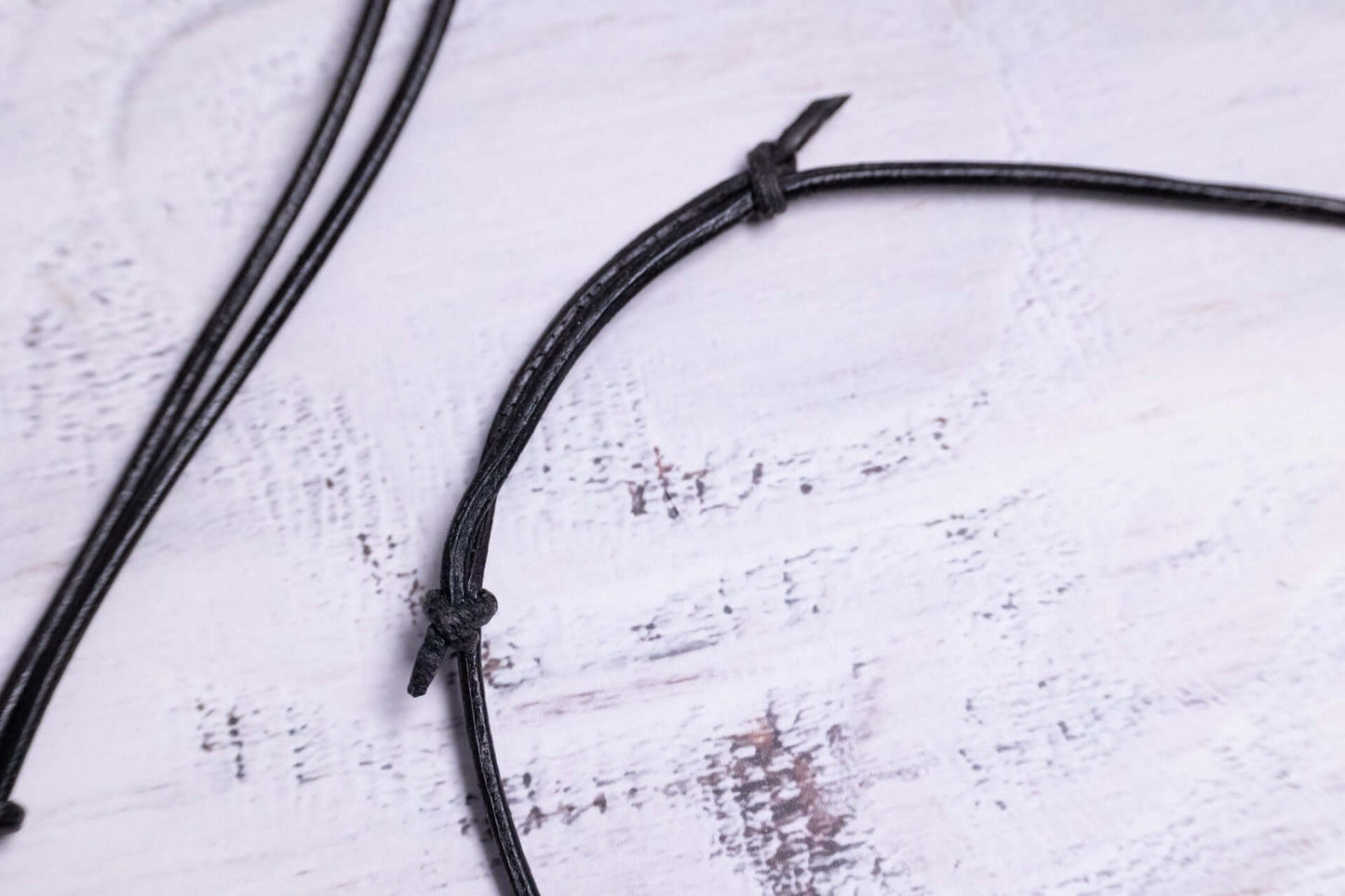 Lederband mit verstellbarem Verschluss