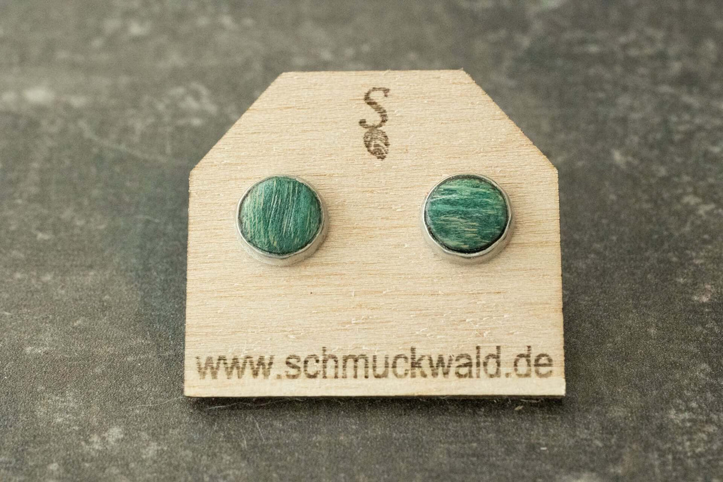 Wasserfeste Holzohrstecker aus farbigem stabilisiertem Holz