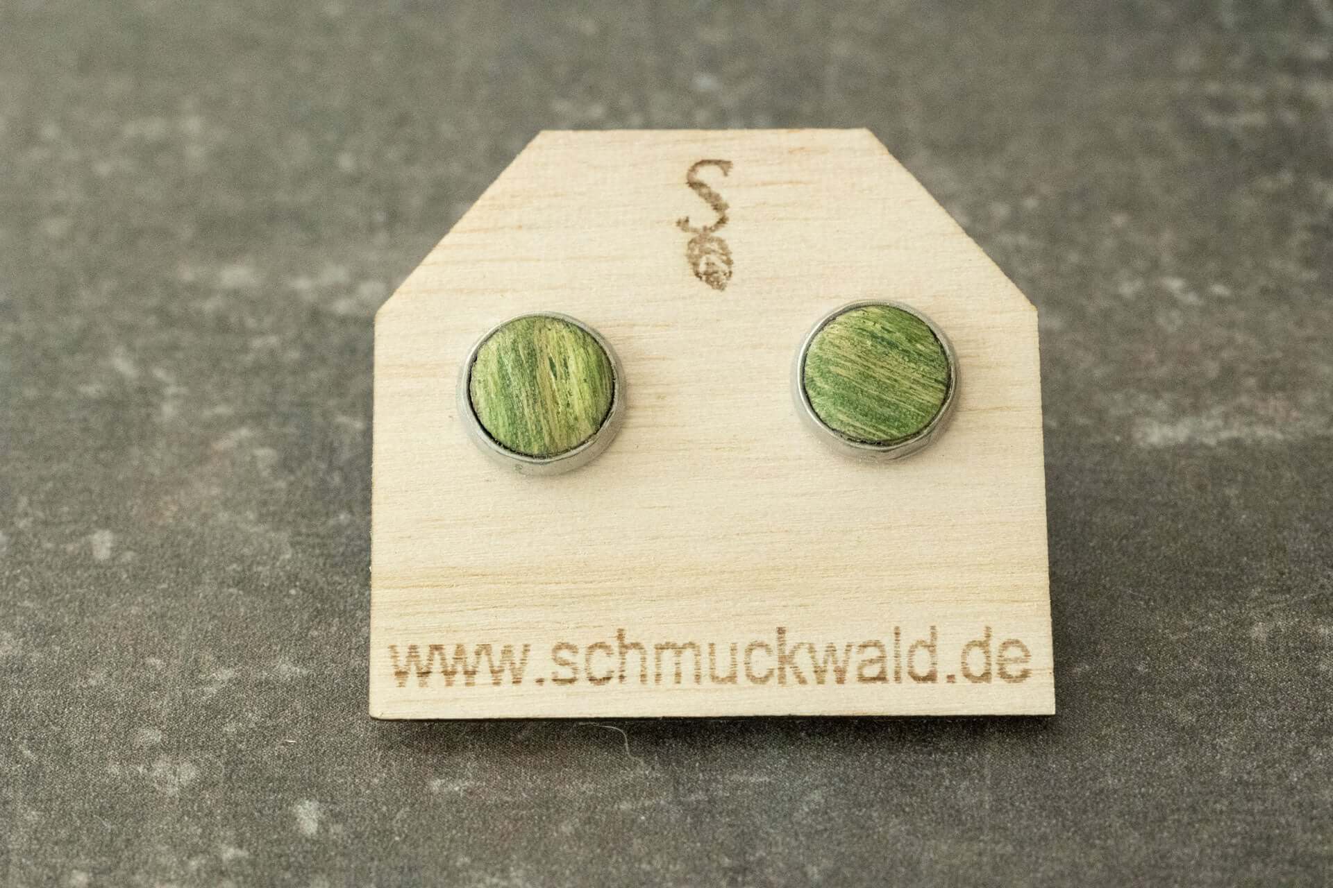 Wasserfeste Holzohrstecker aus farbigem stabilisiertem Holz
