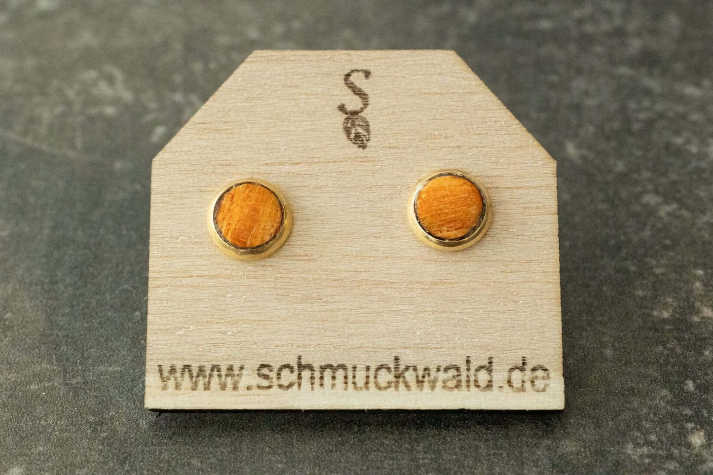 Wasserfeste Holzohrstecker aus farbigem stabilisiertem Holz