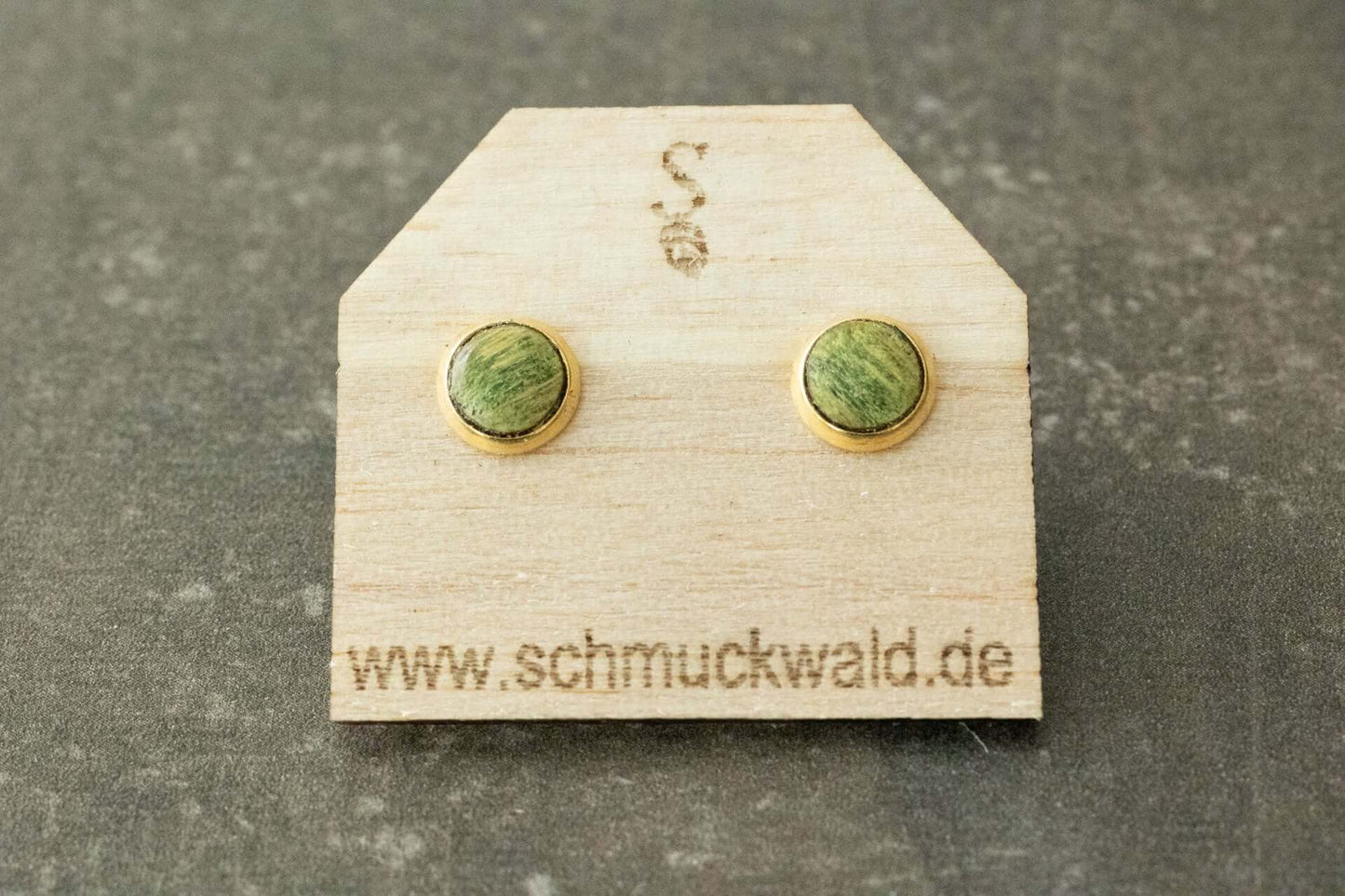 Wasserfeste Holzohrstecker aus farbigem stabilisiertem Holz