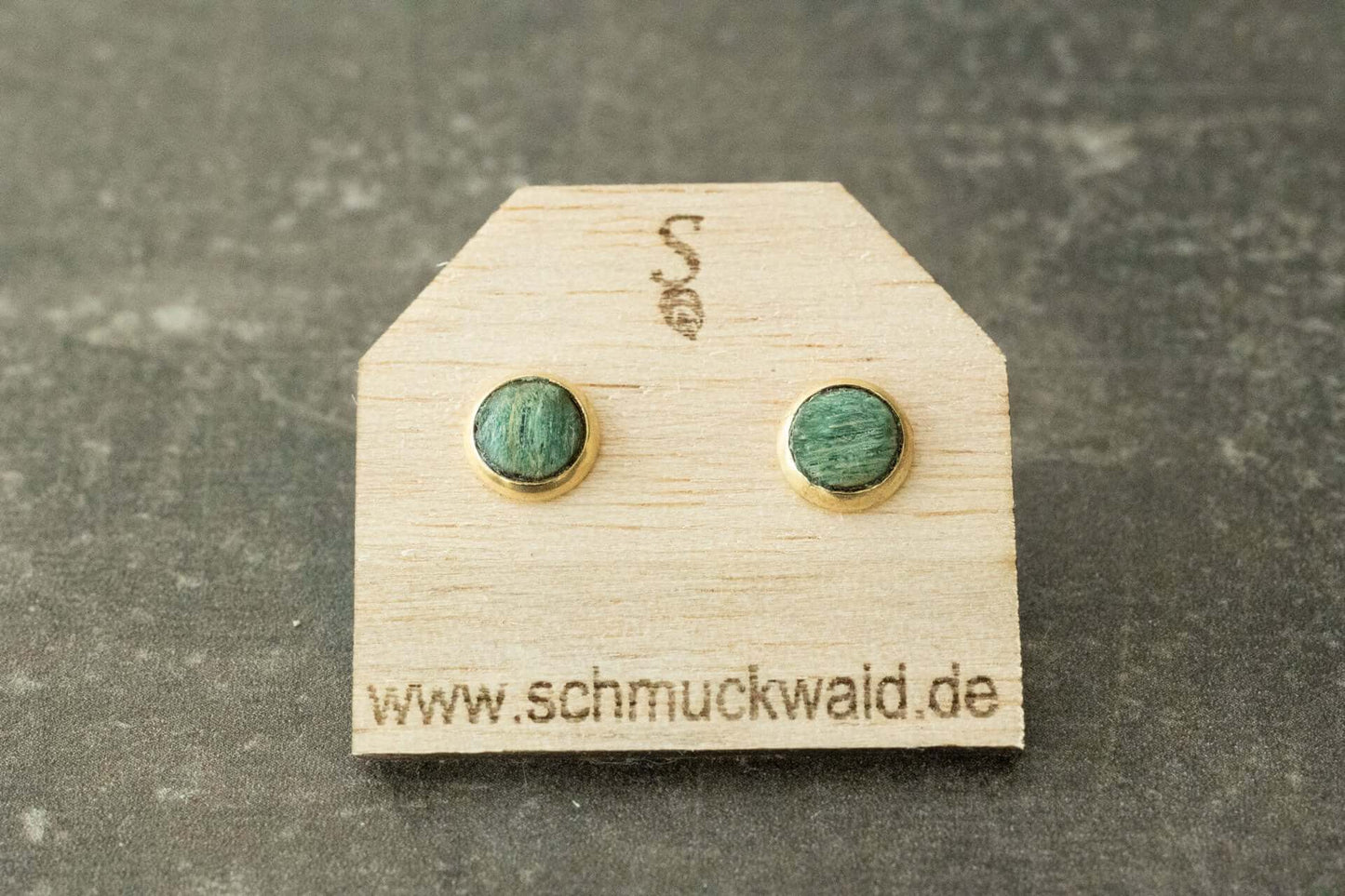 Wasserfeste Holzohrstecker aus farbigem stabilisiertem Holz