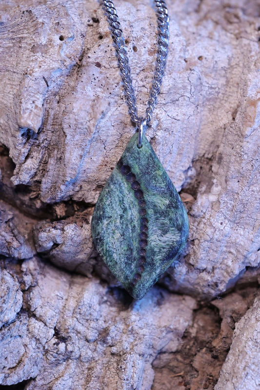 Holzkette - Perlen in der Natur, eleganter Holzschmuck mit modernem Edelstahl, handgefertigt.