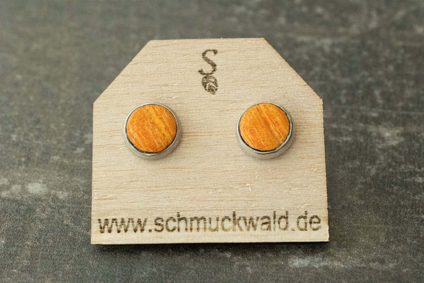 Wasserfeste Holzohrstecker aus farbigem stabilisiertem Holz