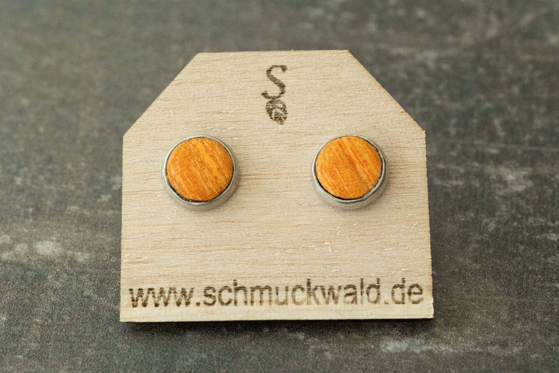 Wasserfeste Holzohrstecker aus farbigem stabilisiertem Holz