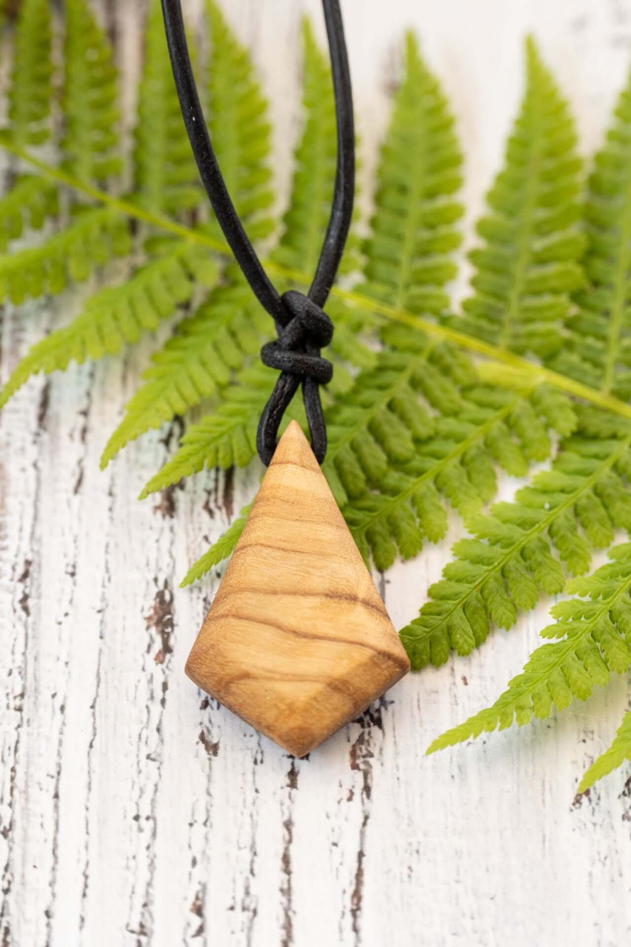 Holzkette aus Olivenholz Talisman