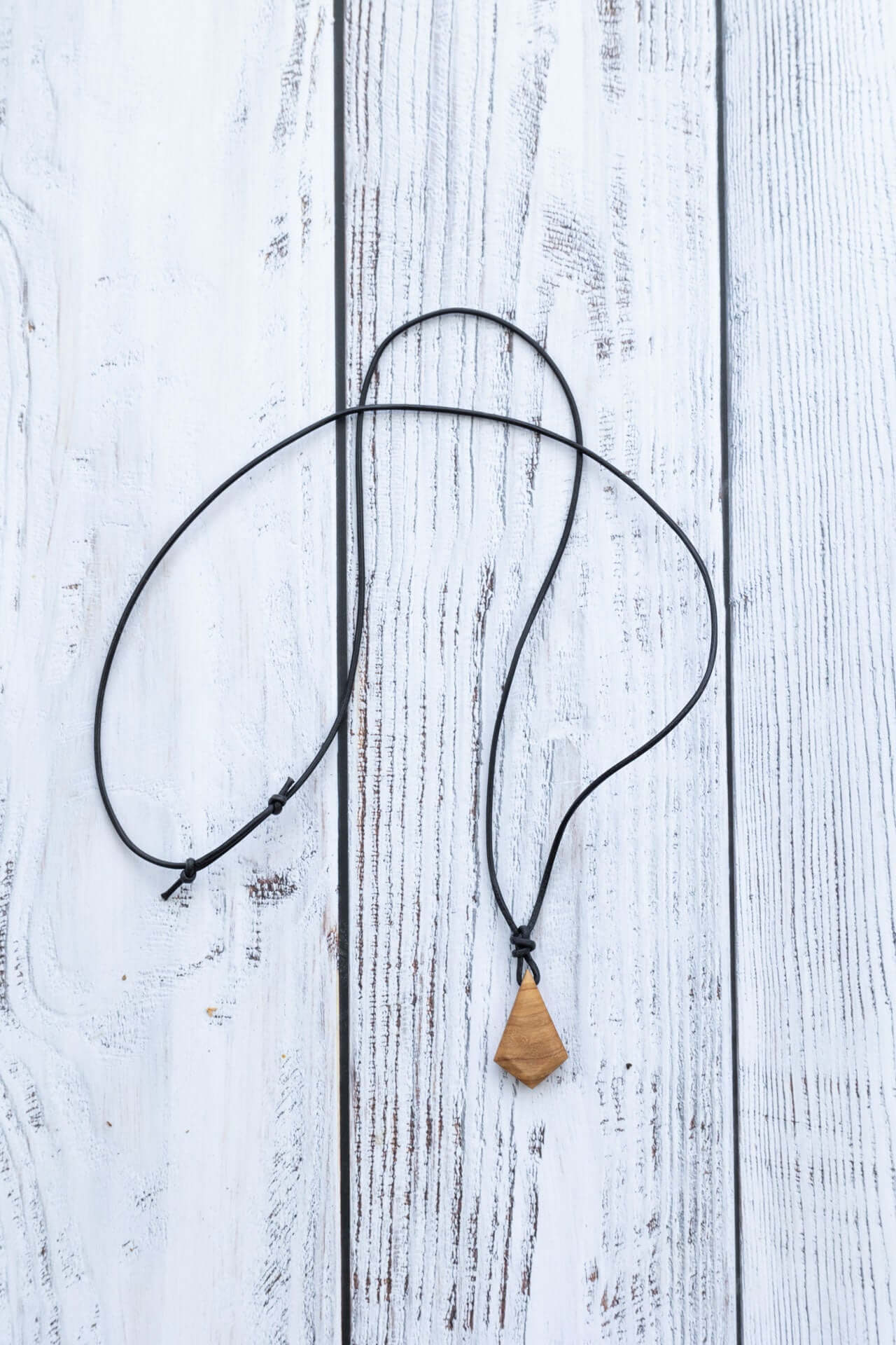Talisman Kette aus Olivenholz
