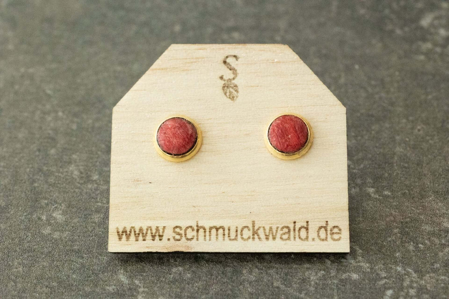 Wasserfeste Holzohrstecker aus farbigem stabilisiertem Holz
