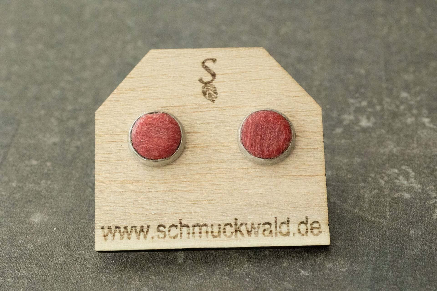 Wasserfeste Holzohrstecker aus farbigem stabilisiertem Holz