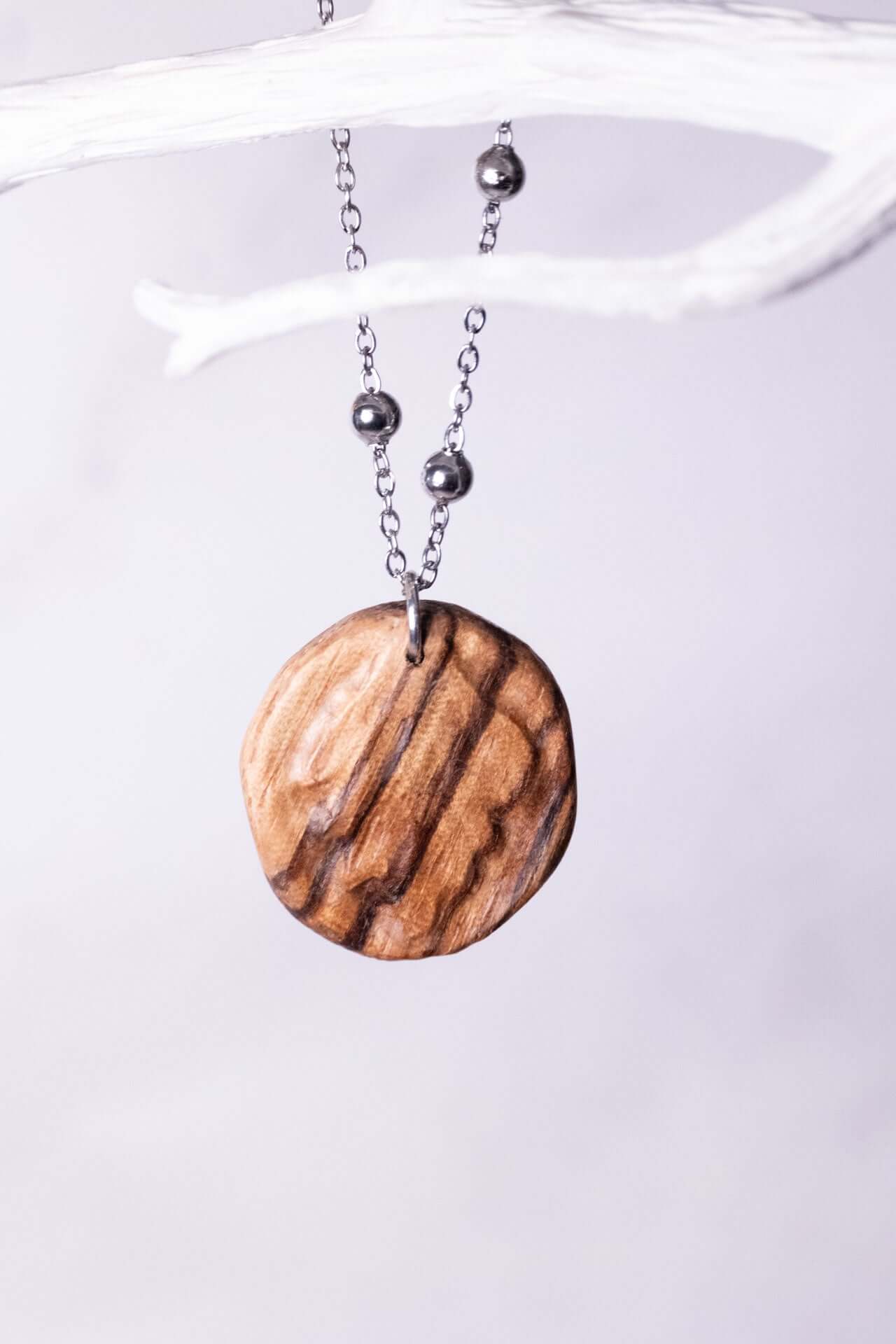 Zebrano - Linienspiel handgefertigter Holzschmuck mit modernem Design und charakteristischer Maserung.
